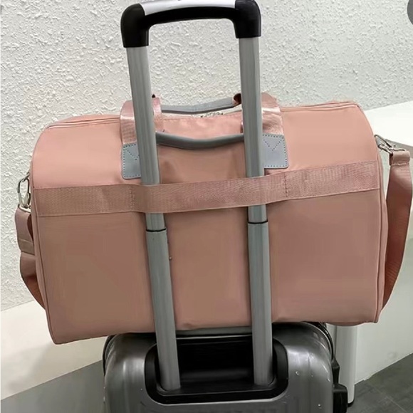 Large Capacity Weekender bag - Picture 2 of 4